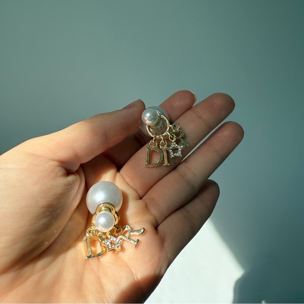 Dior Tribales Pearl and Gold Stud Earrings - Picture 15 of 16